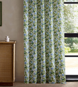 Dancing Daisies Print Fabric - Cornflower Cornflower
