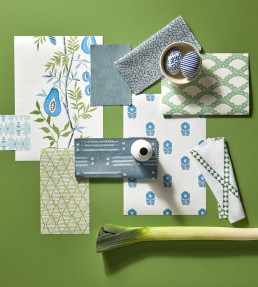 On The Vine Wallpaper - Cornflower/Kelly Green Cornflower/Kelly Green