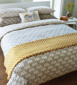 Snowdrop Standard Pillow Case Pair, Parchment Parchment