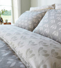 Snowdrop Standard Pillow Case Pair, Parchment Parchment